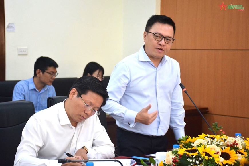 Đồng chí Nguyễn Trọng Nghĩa thăm và làm việc tại Trường Đại học Khoa học xã hội và nhân văn, Đại học Quốc gia Hà Nội