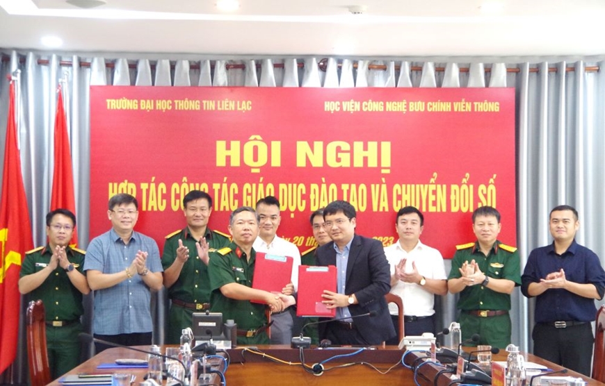Trường Sĩ quan Thông tin: Hợp tác chuyển đổi số với Học viện Công nghệ Bưu chính Viễn thông