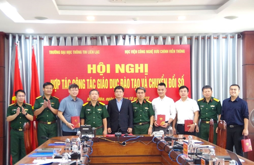 Trường Sĩ quan Thông tin: Hợp tác chuyển đổi số với Học viện Công nghệ Bưu chính Viễn thông