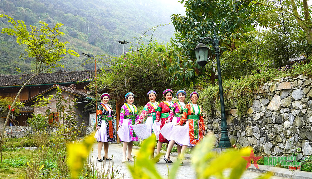 Mèo Sao Hỏa - Các bạn kêu dạo này cẩu lương hơi nhiều.. ờ... | Facebook