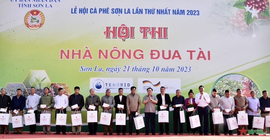 Chủ tịch Quốc hội Vương Đình Huệ dự chuỗi sự kiện tại Lễ hội Cà phê Sơn La
