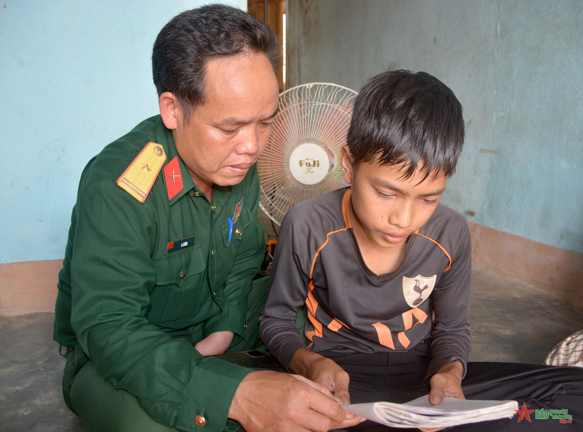 Giúp đồng bào thay đổi nếp nghĩ, cách làm