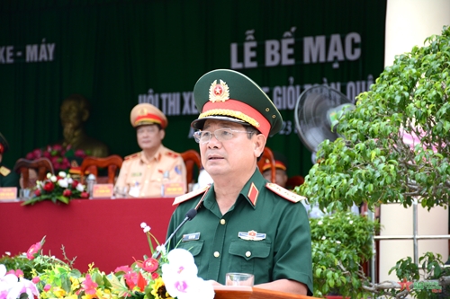 Thượng tướng Lê Huy Vịnh dự Lễ bế mạc Hội thi xe tốt, lái xe giỏi toàn quân năm 2023
