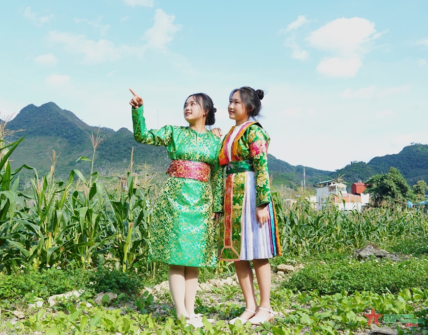Hà Giang: Bảo tồn, phát huy trang phục truyền thống dân tộc Mông