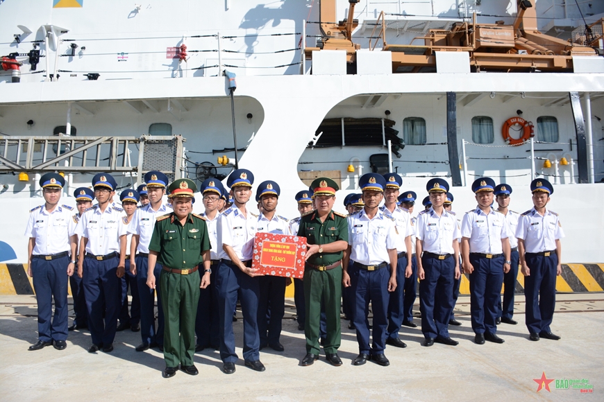 Thượng tướng Lê Huy Vịnh kiểm tra công tác kỹ thuật Hải đoàn 32, Bộ tư lệnh Vùng Cảnh sát biển 3