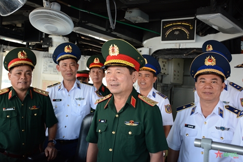 Thượng tướng Lê Huy Vịnh kiểm tra công tác kỹ thuật Hải đoàn 32, Bộ tư lệnh Vùng Cảnh sát biển 3
