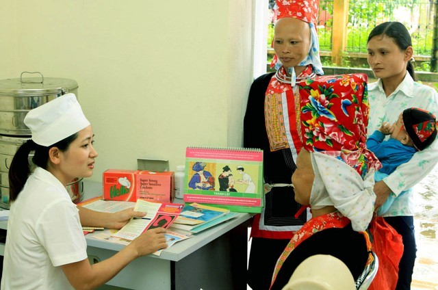 Hỏi-Đáp pháp luật: Mức hỗ trợ thực hiện dịch vụ chăm sóc sức khỏe bà mẹ, trẻ em vùng dân tộc thiểu số