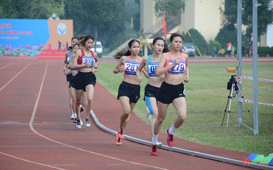 Nguyễn Thị Oanh giành huy chương vàng quốc gia, vượt thành tích tại ASIAD 19