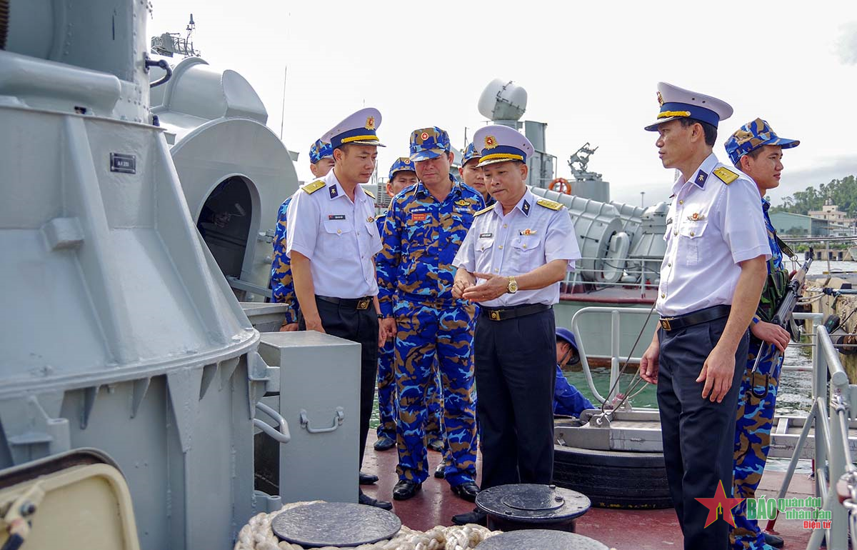 Luyện giỏi, rèn nghiêm, vững tin bám biển