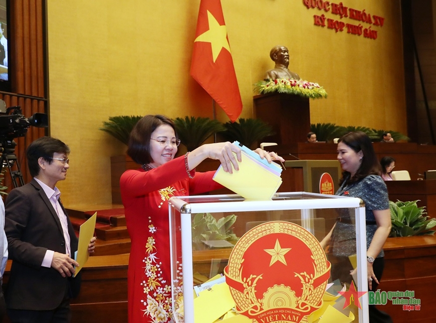 Quốc hội bắt đầu lấy phiếu tín nhiệm đối với 44 chức danh bằng hình thức bỏ phiếu kín