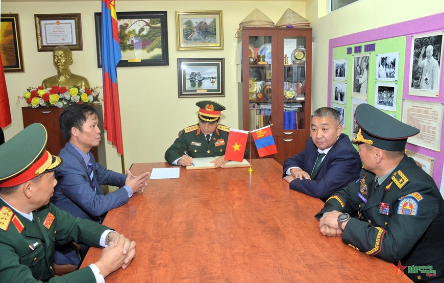 Đại tướng Phan Văn Giang thăm trường học mang tên Chủ tịch Hồ Chí Minh ở Mông Cổ