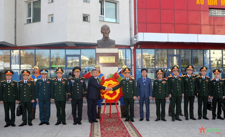 Đại tướng Phan Văn Giang thăm trường học mang tên Chủ tịch Hồ Chí Minh ở Mông Cổ