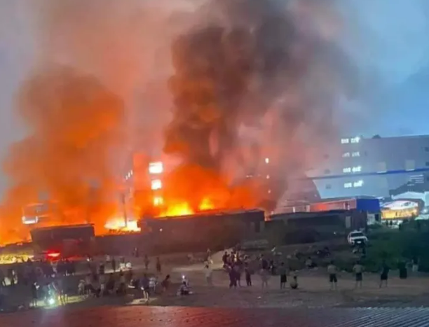 Bắc Giang: Cháy lán trại công nhân, hàng trăm người tháo chạy trong đêm, một người tử vong