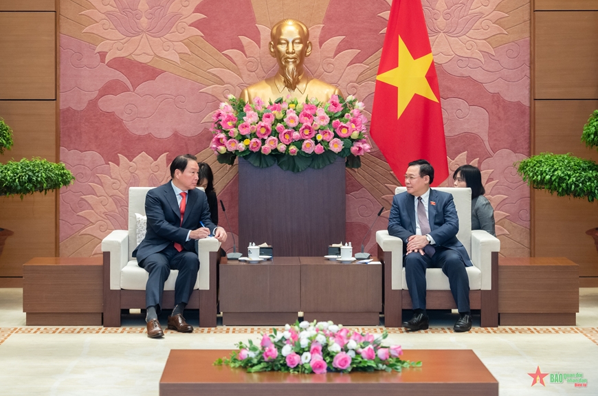 Chủ tịch Quốc hội Vương Đình Huệ tiếp Chủ tịch Phòng Thương mại và Công nghiệp Hàn Quốc