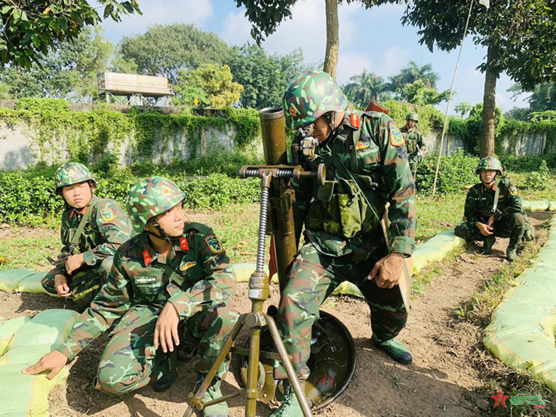 Trung đoàn Gia Định diễn tập chiến thuật vòng tổng hợp cấp tiểu đoàn