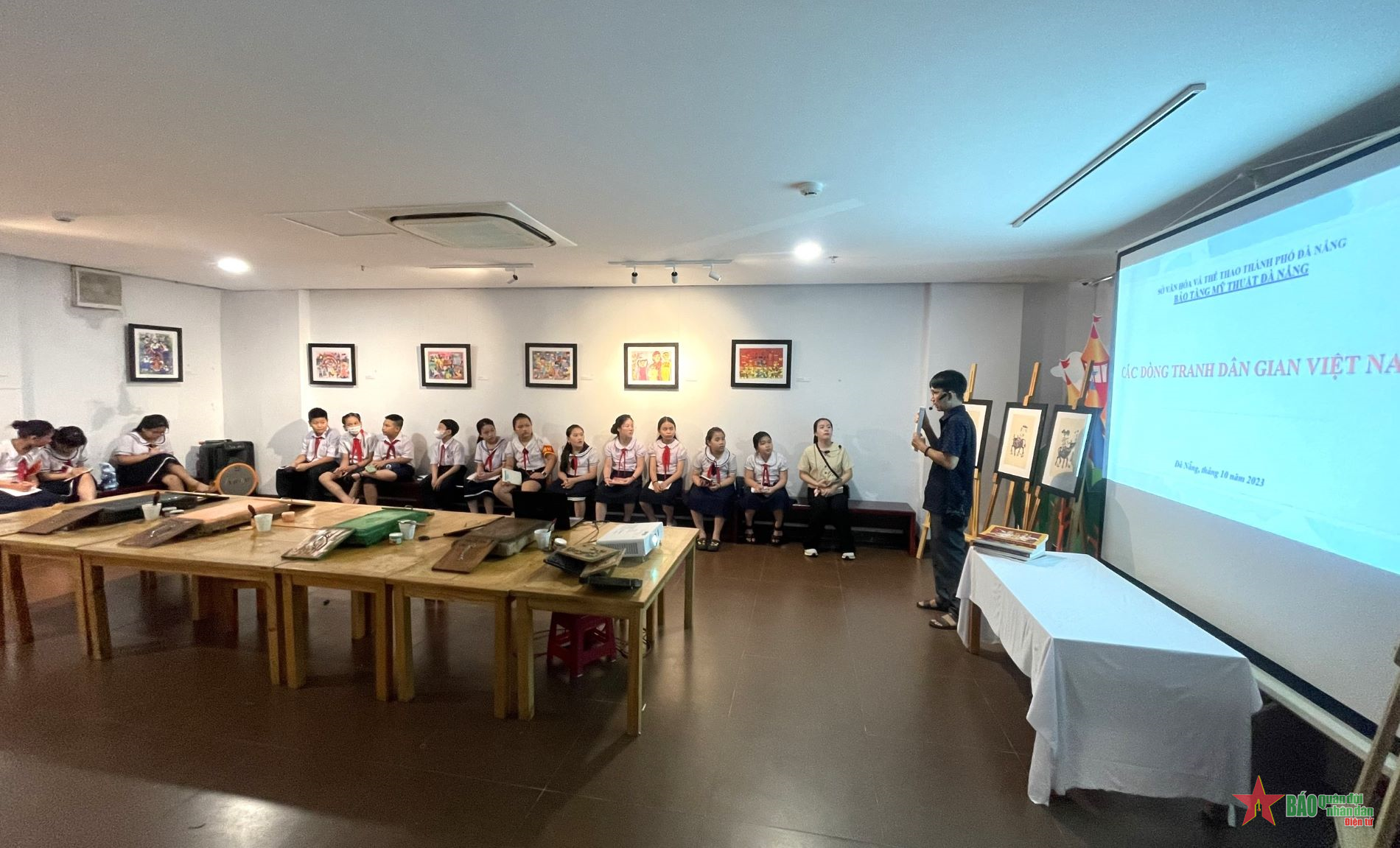 Ươm mầm tình yêu nghệ thuật cho các em học sinh