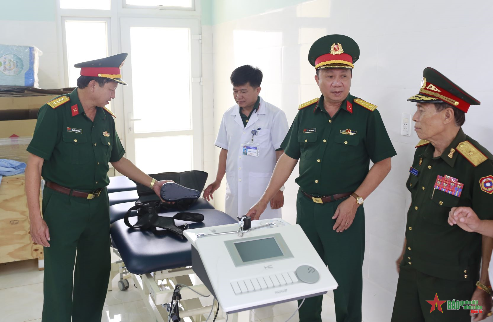 Binh đoàn 15 góp phần vun đắp tình đoàn kết keo sơn Việt-Lào