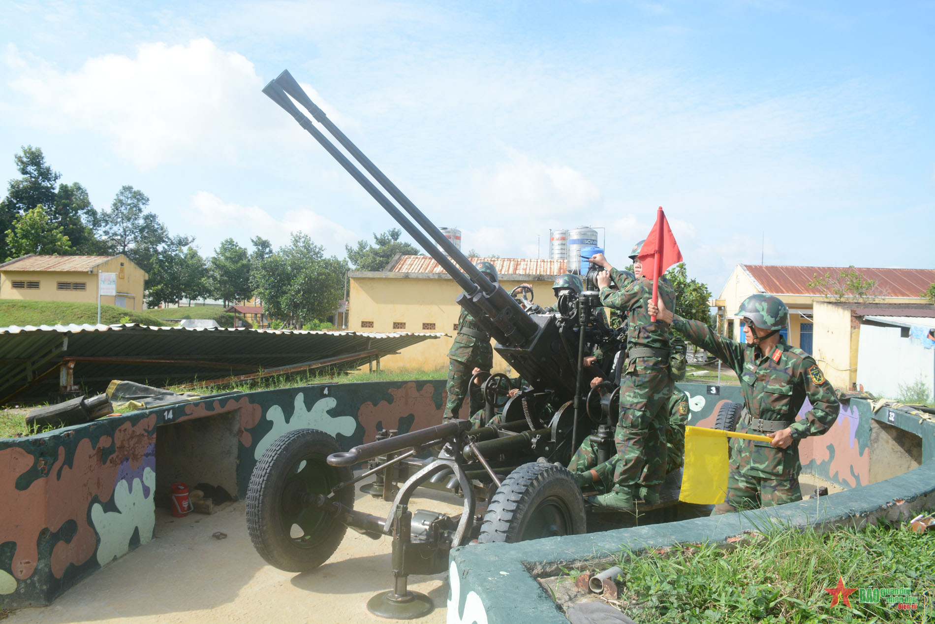 Nhân rộng mô hình huấn luyện điểm ở Lữ đoàn Phòng không 77