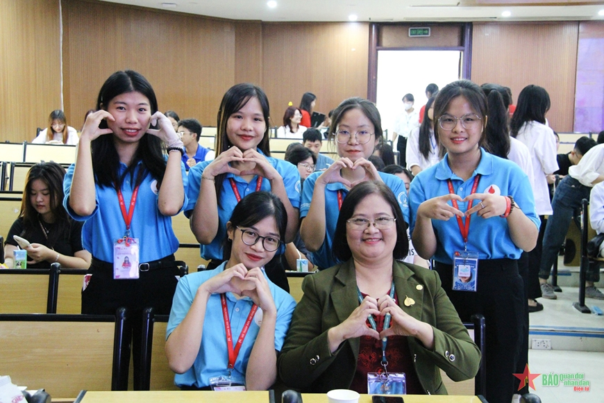 Tuổi trẻ Học viện Tài chính hào hứng tham gia hiến máu tình nguyện