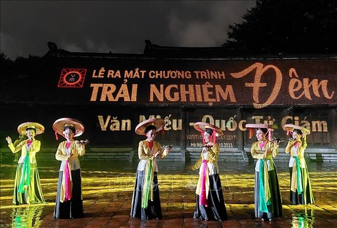 ដំណើរកម្សាន្តពេលរាត្រីនៃប្រាសាទអក្សរសាស្ត្រ - បណ្ឌិតសភាអធិរាជ៖ ភាពចម្រុងចម្រើននៃលទ្ធិខុងជឺ