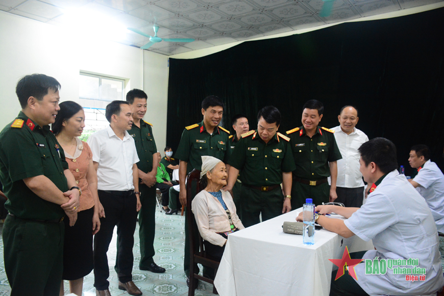 Bao nhiêu năm ấy biết bao nhiêu tình