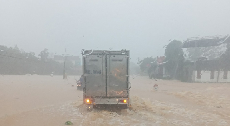 Thời tiết hôm nay (2-11): Miền Trung tiếp tục có mưa vừa, mưa to, có nơi mưa rất to