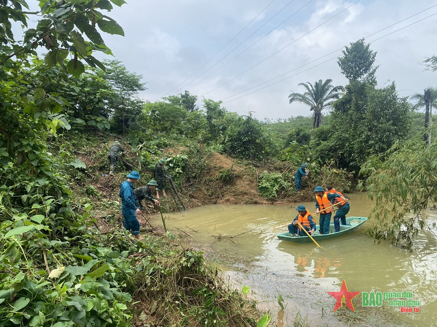Tiếp tục tìm kiếm một nạn nhân mất tích tại vùng lũ Hương Khê