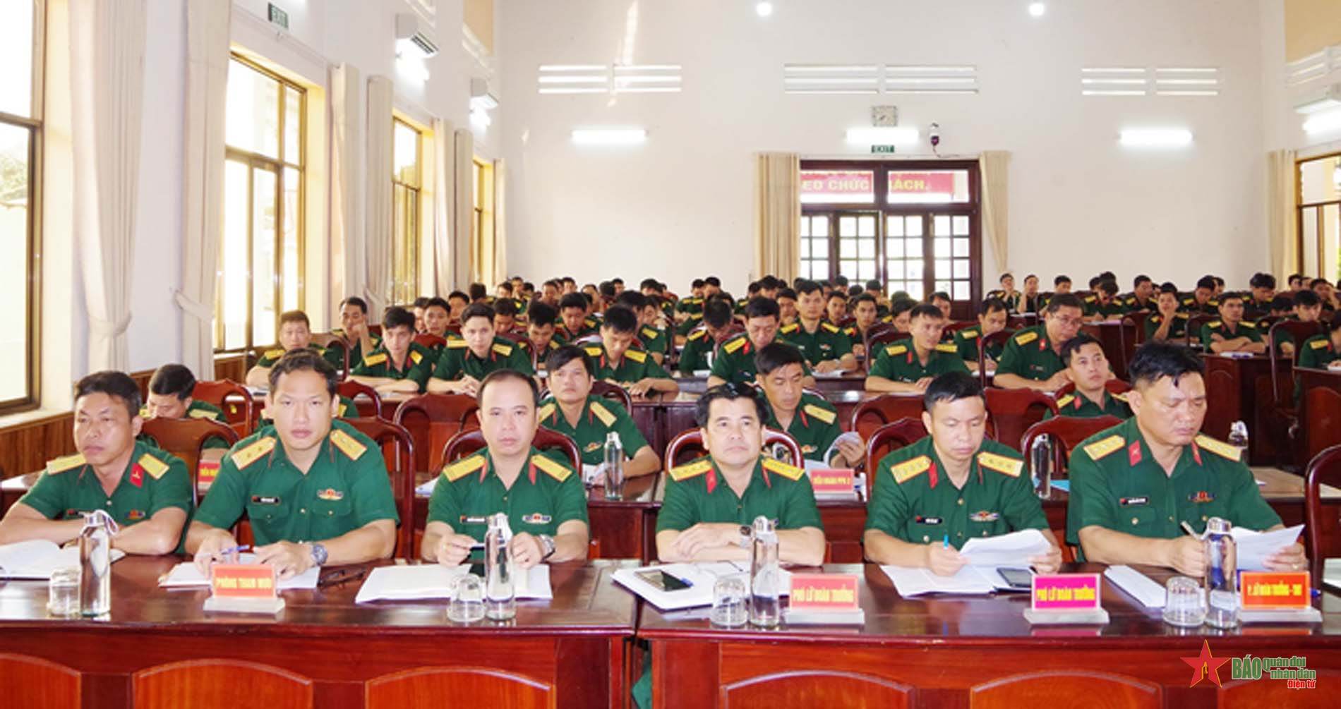 Lữ đoàn Phòng không 77 thông báo nhanh kết quả Hội nghị Trung ương 8, khóa XIII