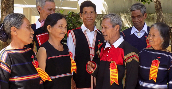 Hỏi-Đáp pháp luật: Cơ quan thực hiện biểu dương, tôn vinh điển hình tiên tiến, phát huy vai trò của người có uy tín