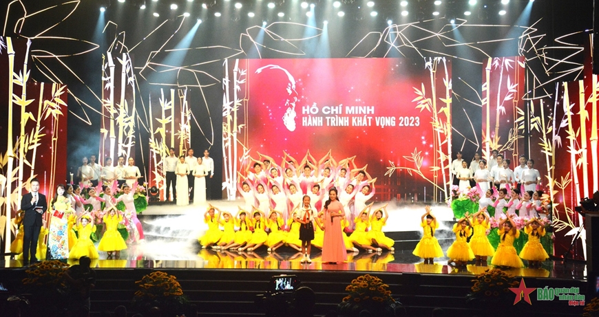 Tôn vinh các điển hình trong học tập và làm theo tư tưởng, đạo đức, phong cách Hồ Chí Minh