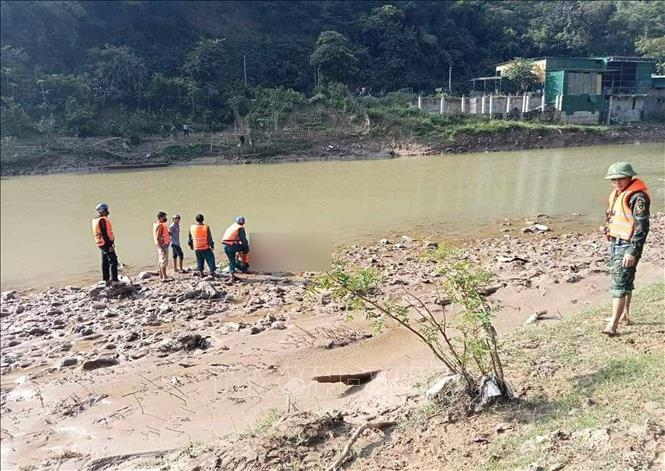 T&igrave;m thấy thi thể nạn nh&acirc;n đuối nước tr&ecirc;n s&ocirc;ng Nậm Mộ