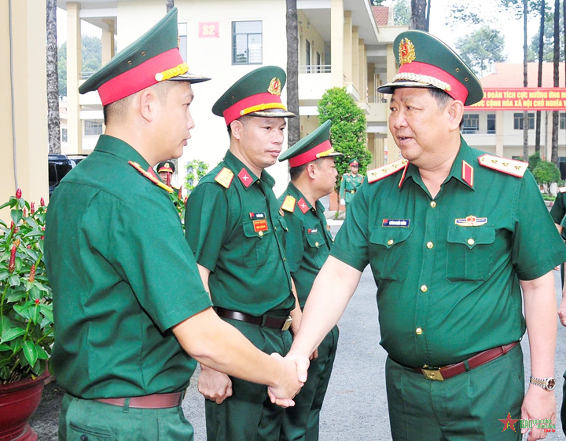 Thượng tướng Huỳnh Chiến Thắng kiểm tra tại Trung đoàn Gia Định