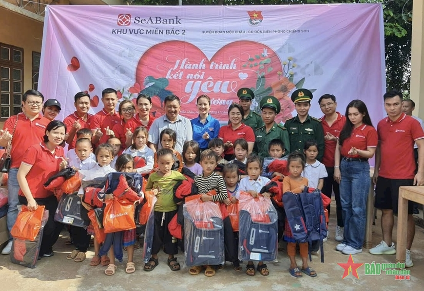 Hành trình kết nối yêu thương tại điểm trường Pha Luông và Suối Thín