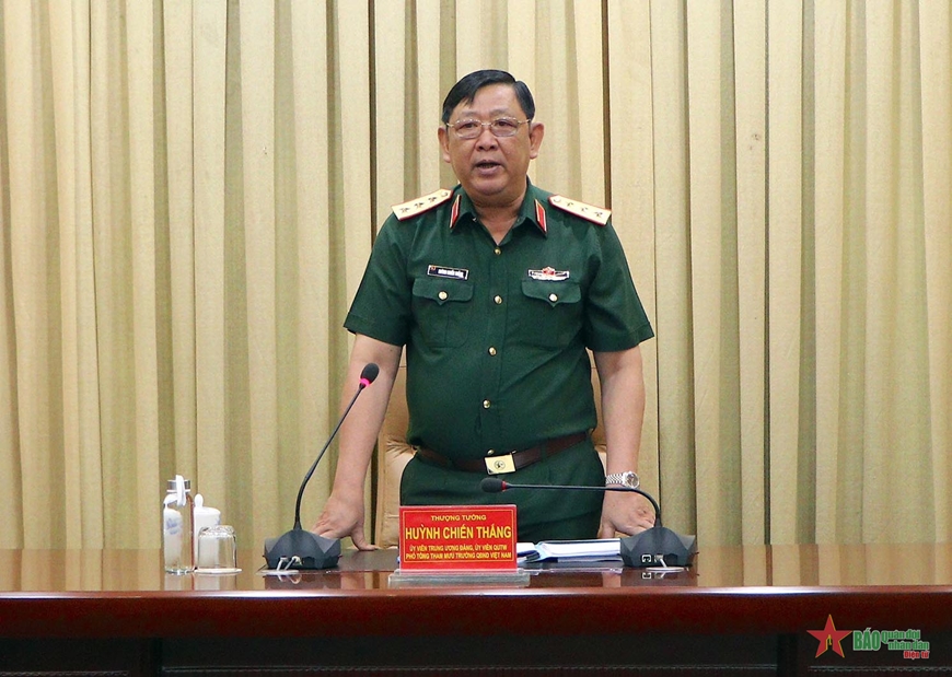 Thượng tướng Huỳnh Chiến Thắng kiểm tra kết quả thực hiện khu vực phòng thủ tại Quân khu 7