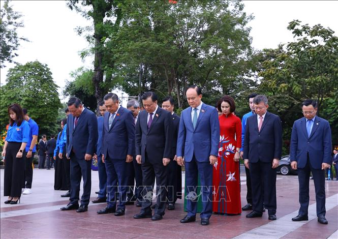 Lãnh đạo Hà Nội dâng hoa kỷ niệm 106 năm Cách mạng Tháng Mười Nga