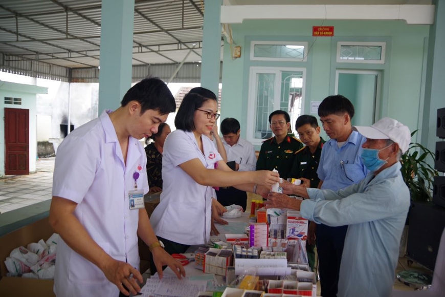 Bệnh viện Quân y 4: Khám bệnh, tư vấn sức khỏe, cấp thuốc miễn phí cho người dân