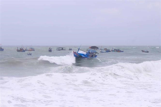 Thời tiết hôm nay (9-11): Mưa dông tại nhiều vùng biển, có thể xảy ra lốc xoáy, gió giật mạnh