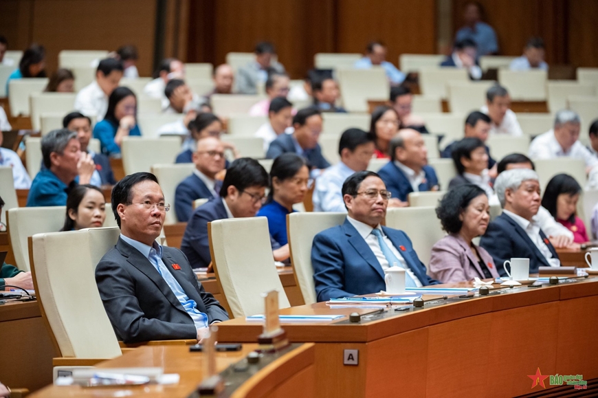 Quốc hội ghi nhận và đánh giá cao tinh thần trách nhiệm của các thành viên Chính phủ, trưởng ngành