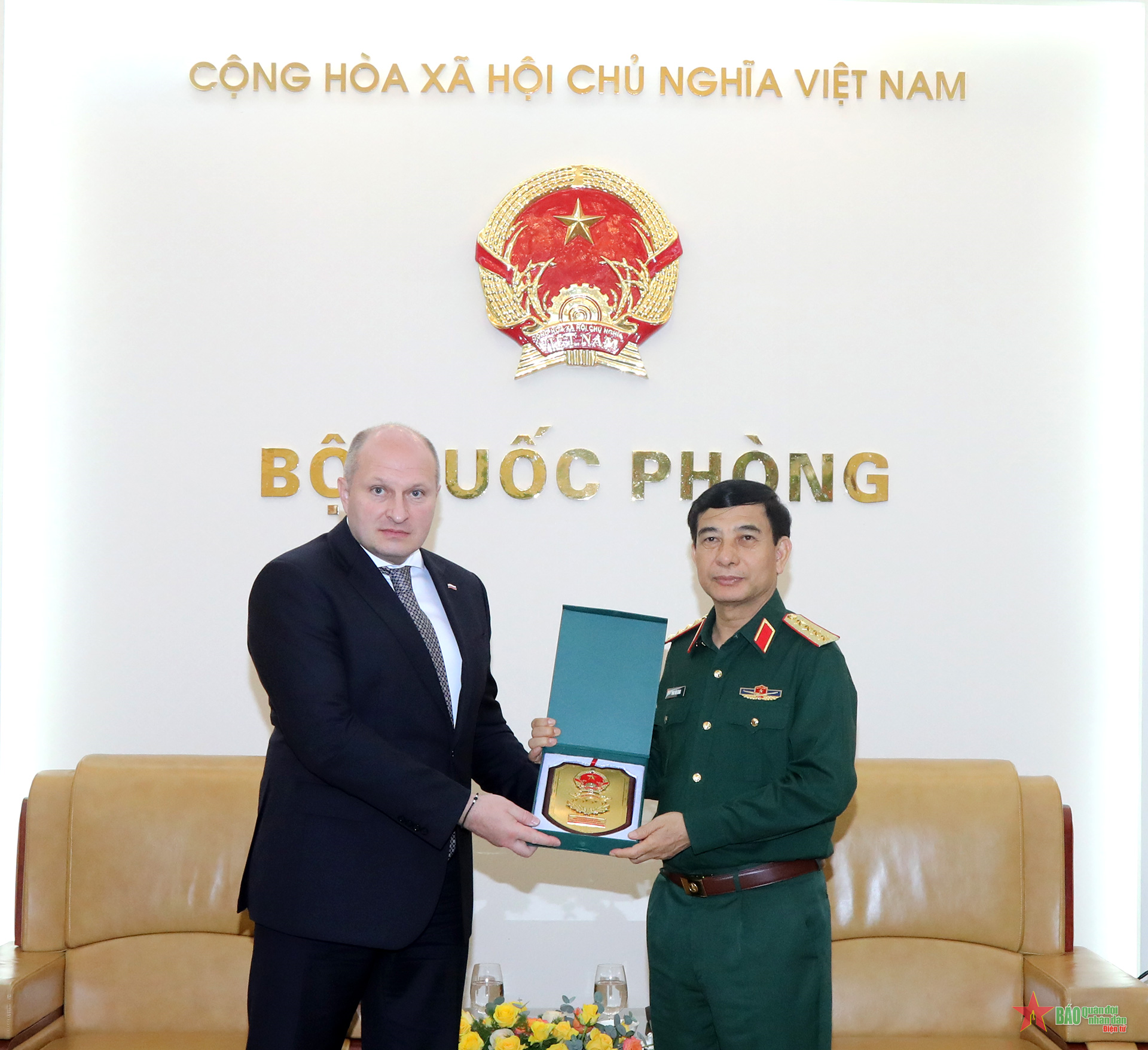 Đại tướng Phan Văn Giang tiếp Bộ trưởng Bộ Tình trạng khẩn cấp Liên bang Nga