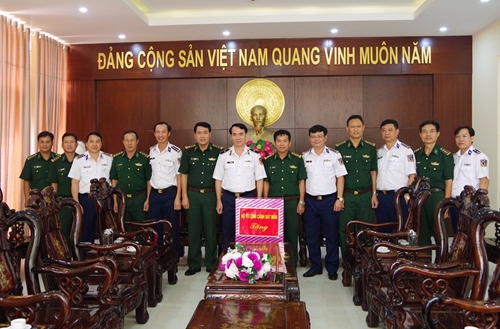 Bộ tư lệnh Cảnh sát biển thăm, tặng quà Bộ đội Biên phòng tỉnh Bình Thuận