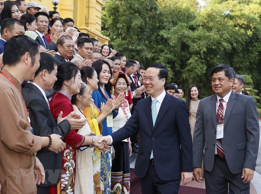 Chủ tịch nước Võ Văn Thưởng gặp mặt hơn 100 nghệ nhân, thợ giỏi 