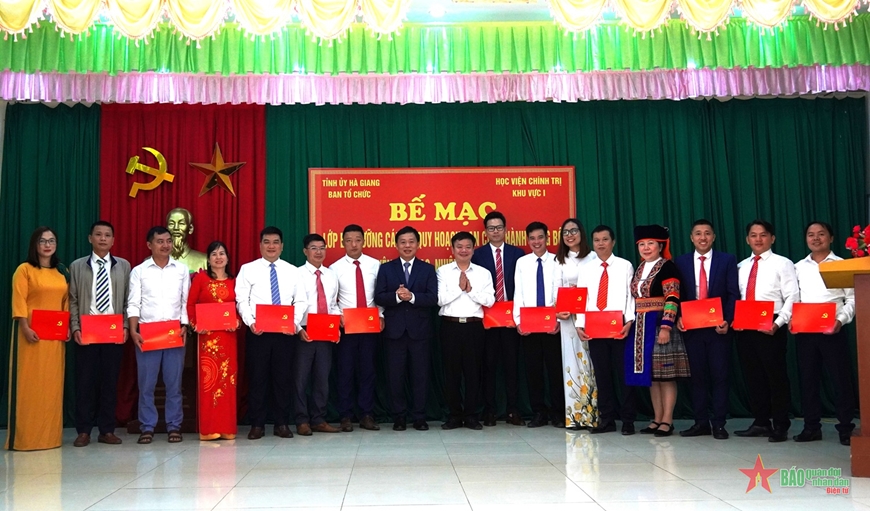 Hà Giang: Bế mạc lớp bồi dưỡng cán bộ quy hoạch Ban chấp hành Đảng bộ huyện Mèo Vạc