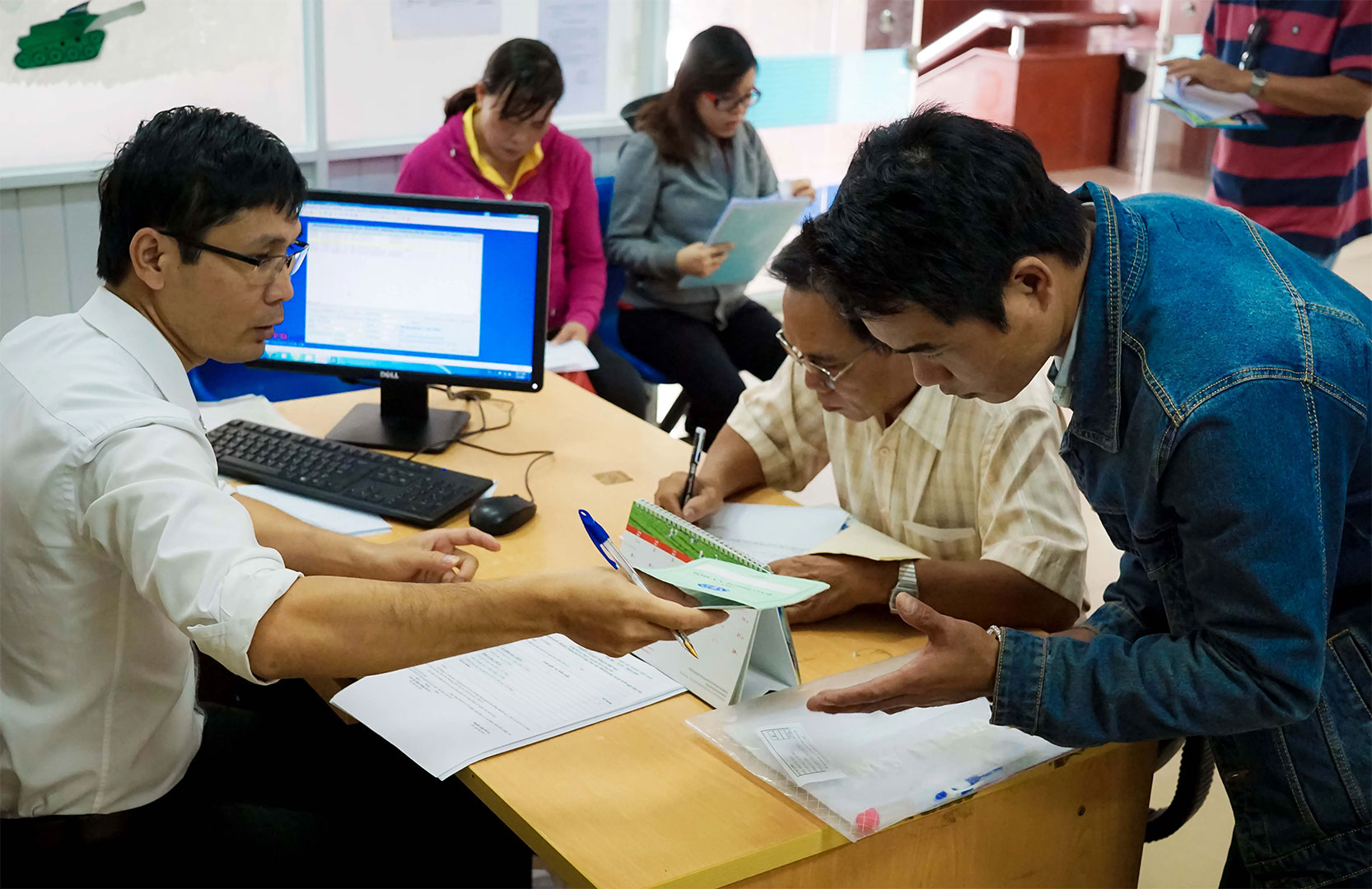 Bản tin thời sự tổng hợp tuần: Xây dựng lương cán bộ, công chức tiệm cận khu vực doanh nghiệp