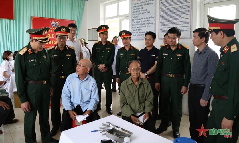 Học viện Quân y khám bệnh, tặng quà và trao tặng nhà tại huyện Nga Sơn, tỉnh Thanh Hóa
