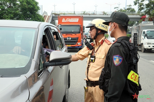 Công an TP Hồ Chí Minh tổng ra quân tuần tra kiểm soát trên tuyến Quốc lộ 1A