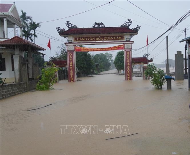 Khẩn trương di dời người dân huyện Hải Lăng (Quảng Trị) ra khỏi vùng ngập lụt
