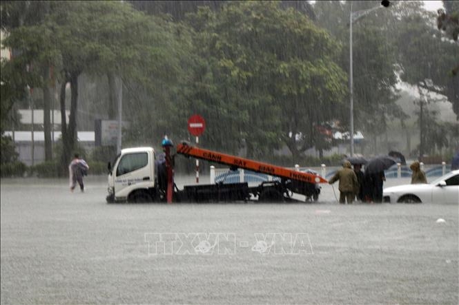Thừa Thiên Huế mưa trắng trời, nhiều khu vực bị ngập sâu