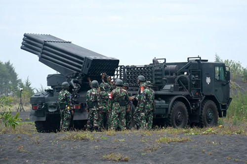 “Soi” tính năng hệ thống pháo phản lực phóng loạt R-Han 122B của Indonesia