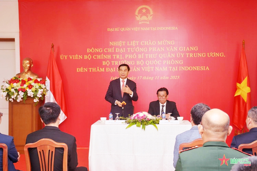 Đại tướng Phan Văn Giang thăm Đại sứ quán Việt Nam tại Indonesia
