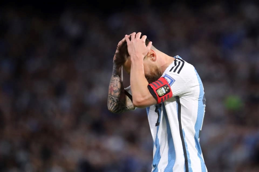 Argentina bại trận khi Messi tịt ngòi, Brazil thua ngược trước Colombia